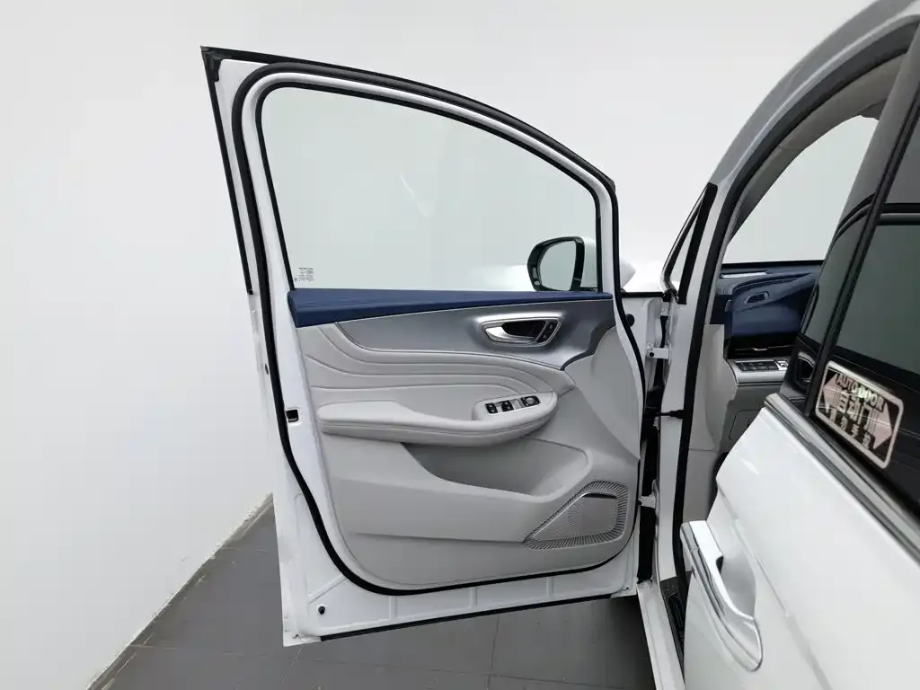 Roewe iMAX8 — фото 9