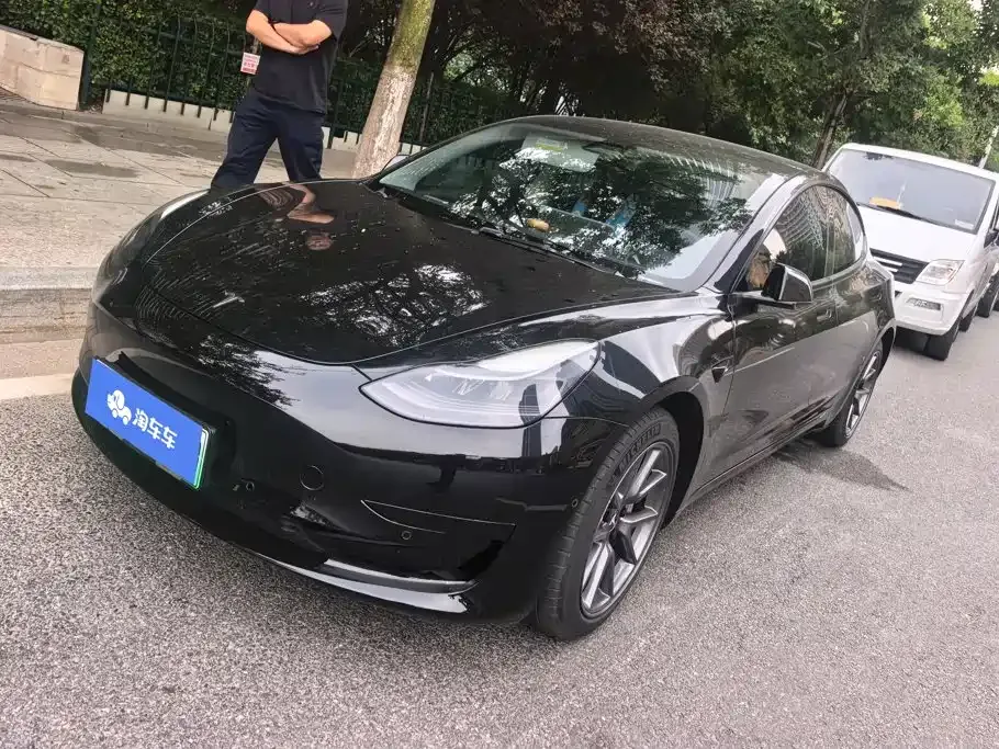 Tesla Model 3 — фото 1