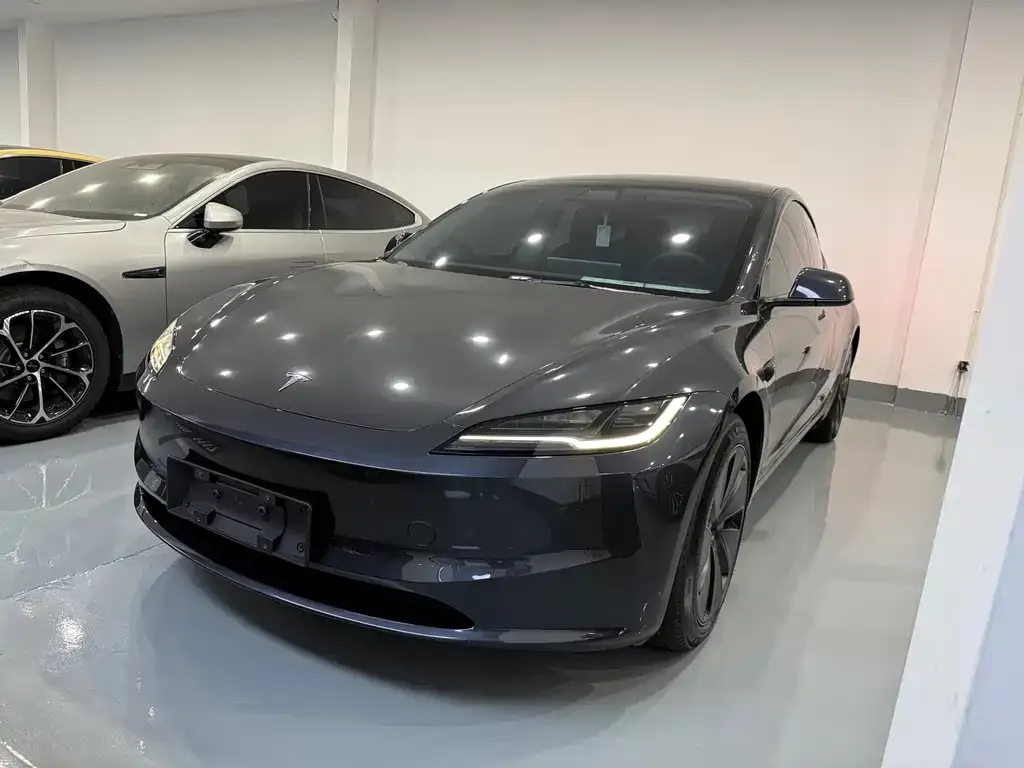 Tesla Model 3 — фото 1