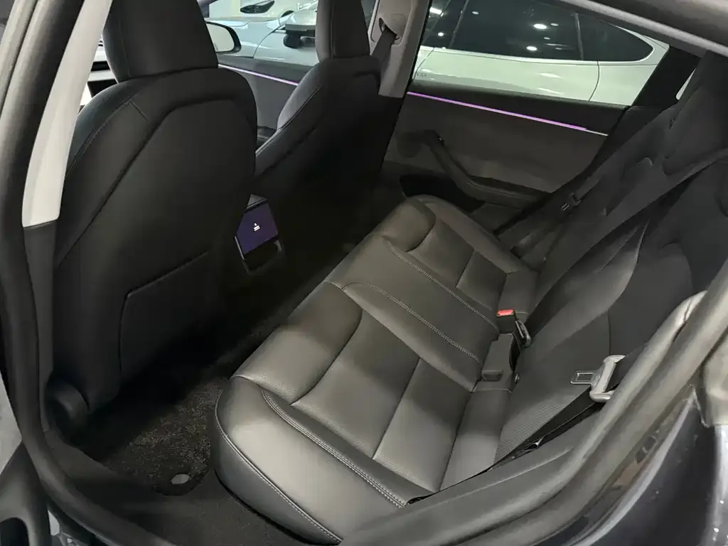 Tesla Model 3 — фото 10