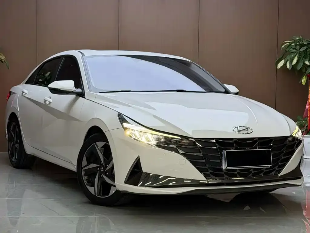 Hyundai Elantra — фото 4