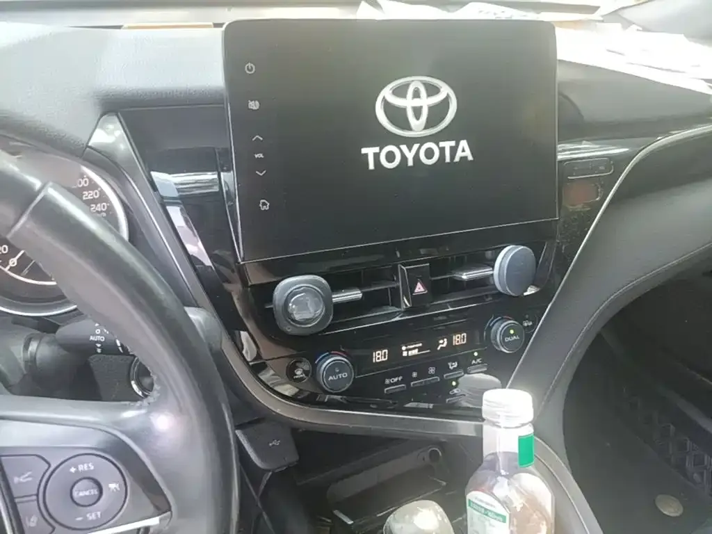Toyota Camry — фото 4