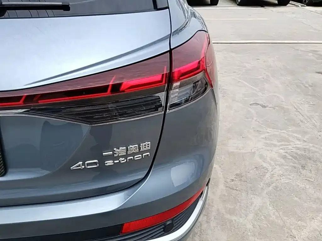 Audi Q4 e-tron — фото 3