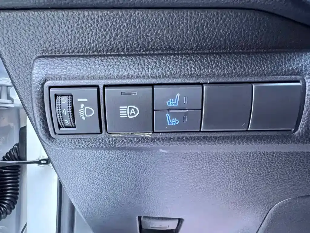 Toyota Corolla — фото 10