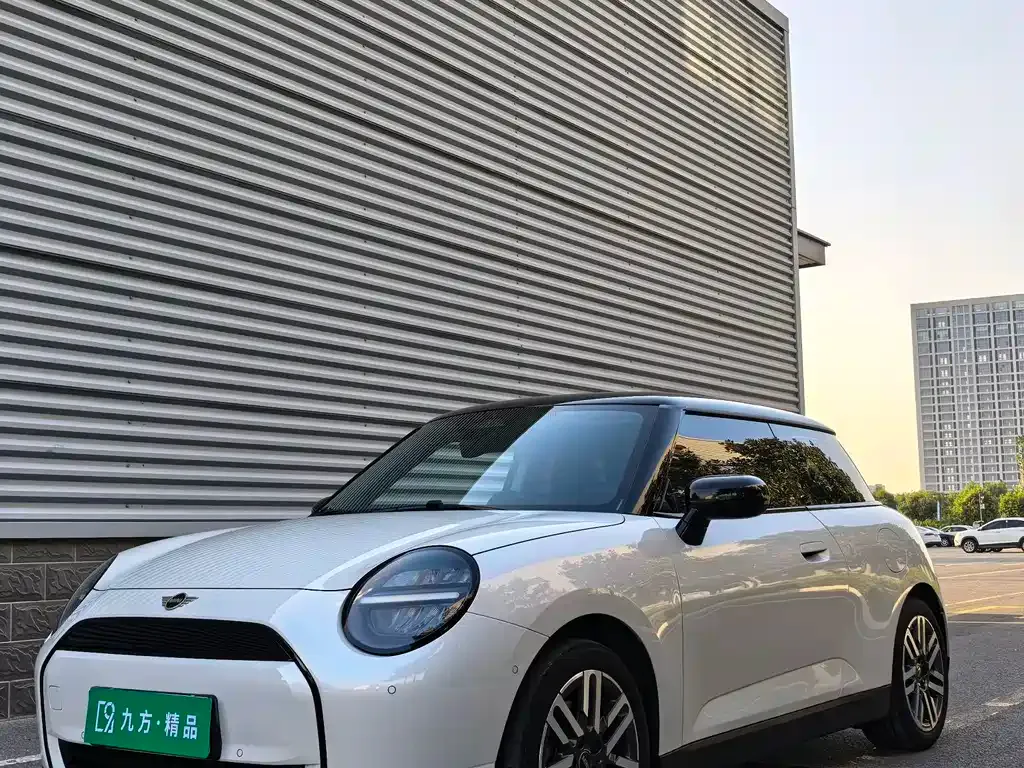 MINI Cooper EV — фото 1