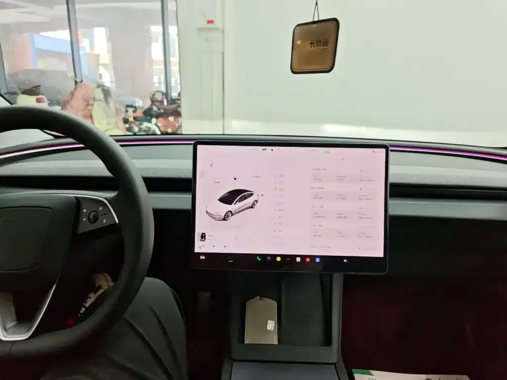 Tesla Model 3 — фото 2