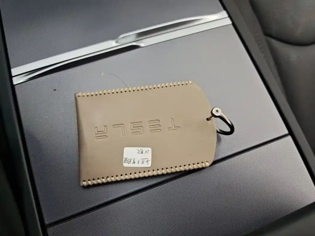 Tesla Model 3 — фото 10