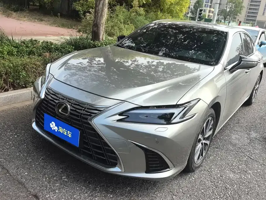 Lexus ES — фото 1