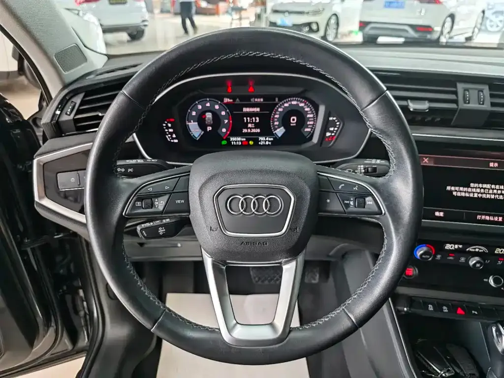 Audi Q3 — фото 10