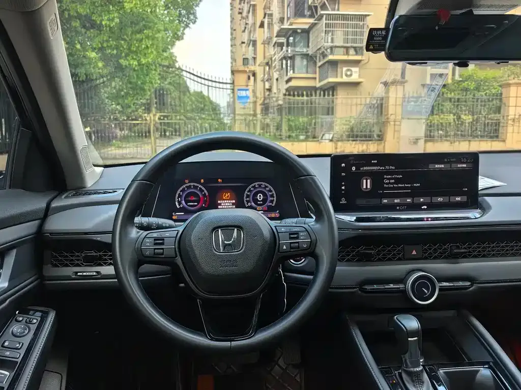 Honda Accord — фото 10