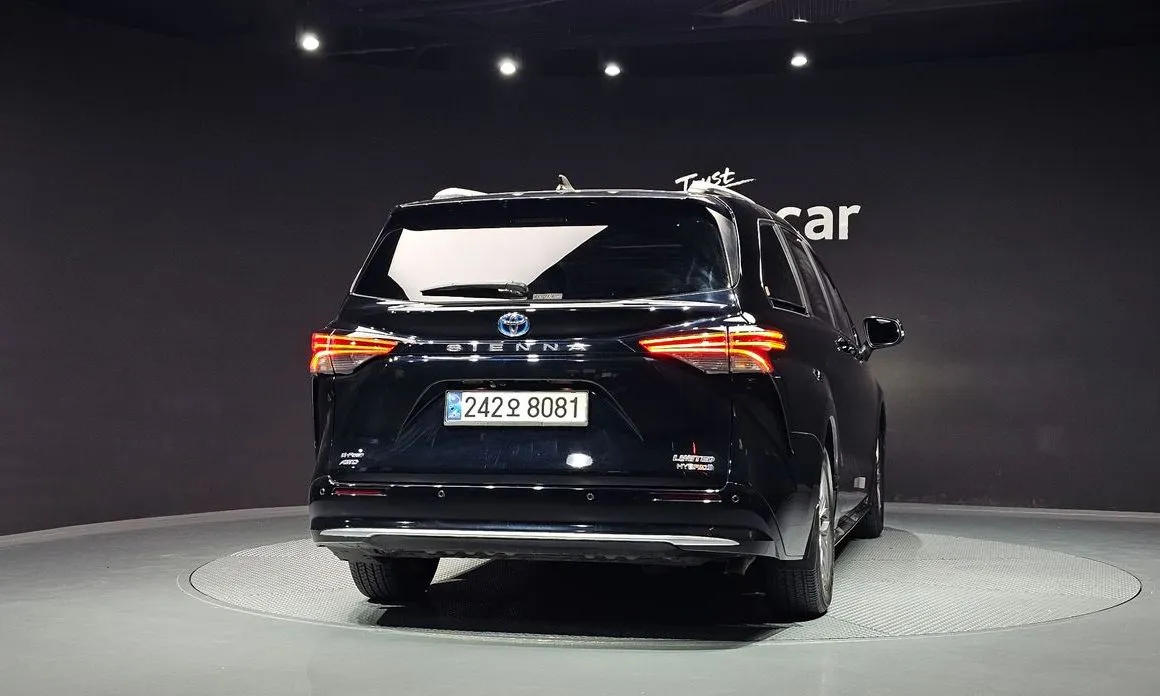Toyota Sienna — фото 4