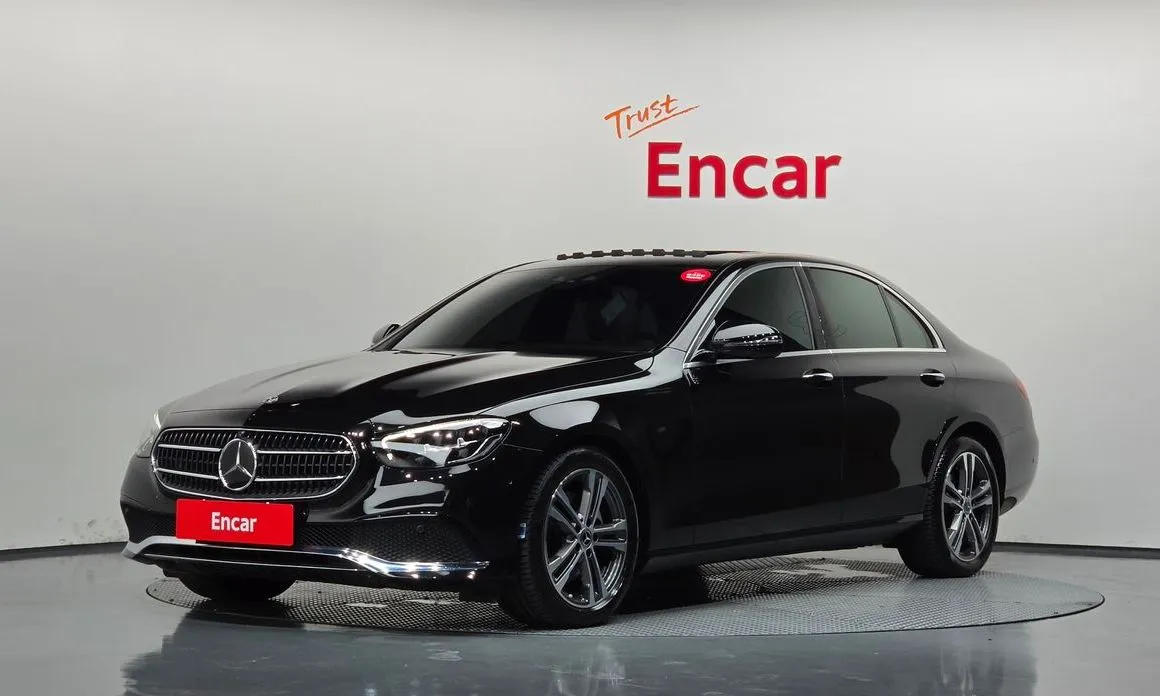 Mercedes-Benz E-Class — фото 1