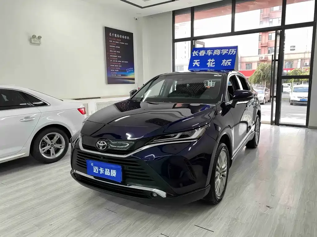 Toyota Harrier — фото 1