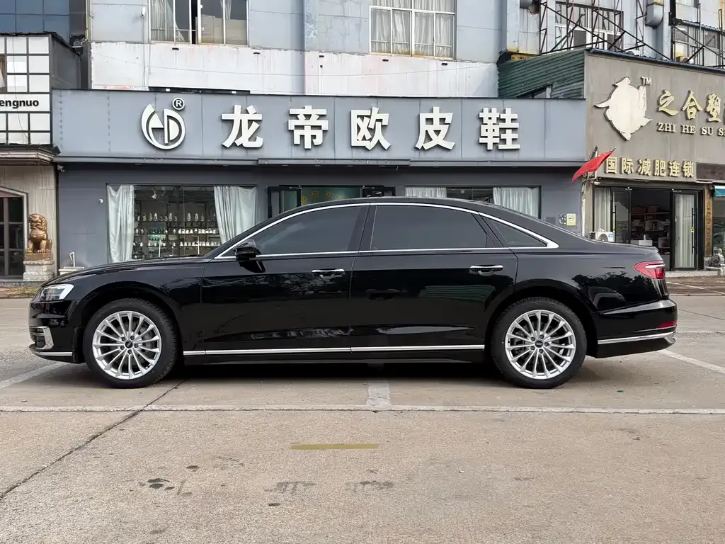 Audi A8 — фото 2