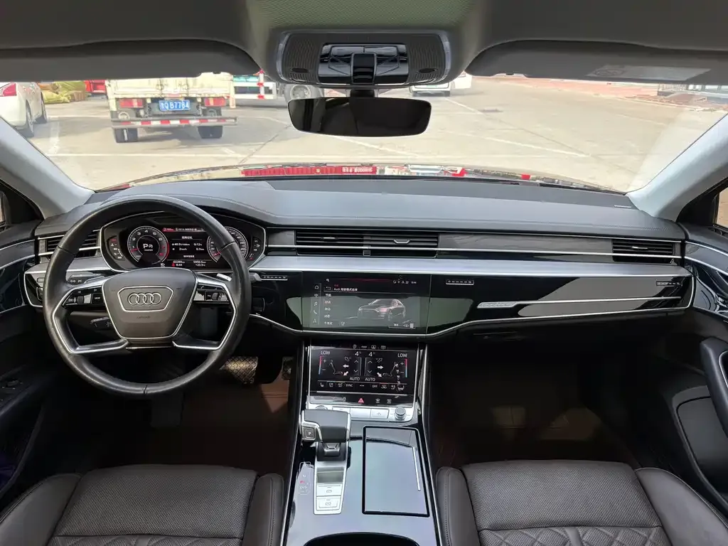 Audi A8 — фото 6