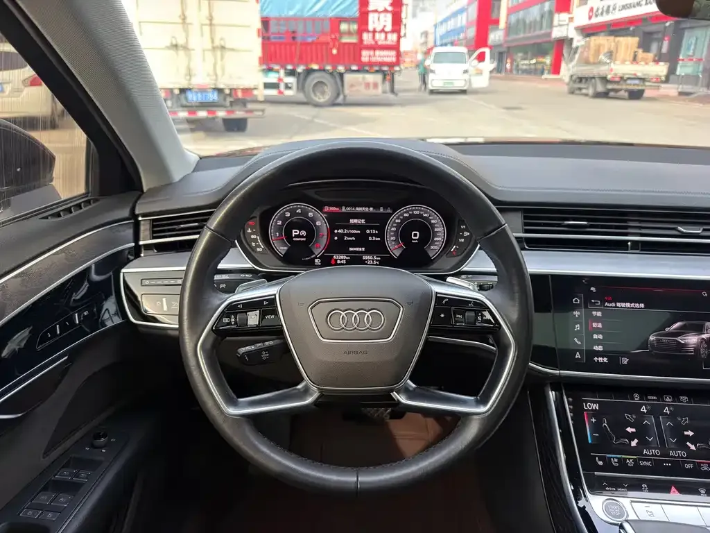 Audi A8 — фото 5