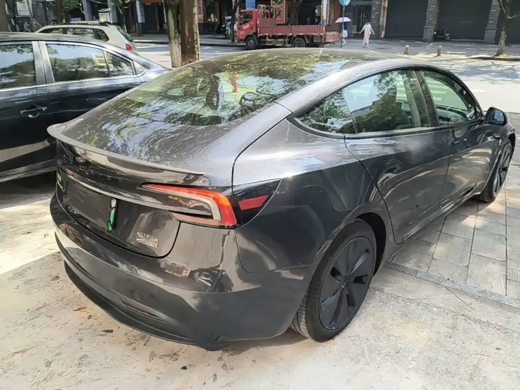Tesla Model 3 — фото 3