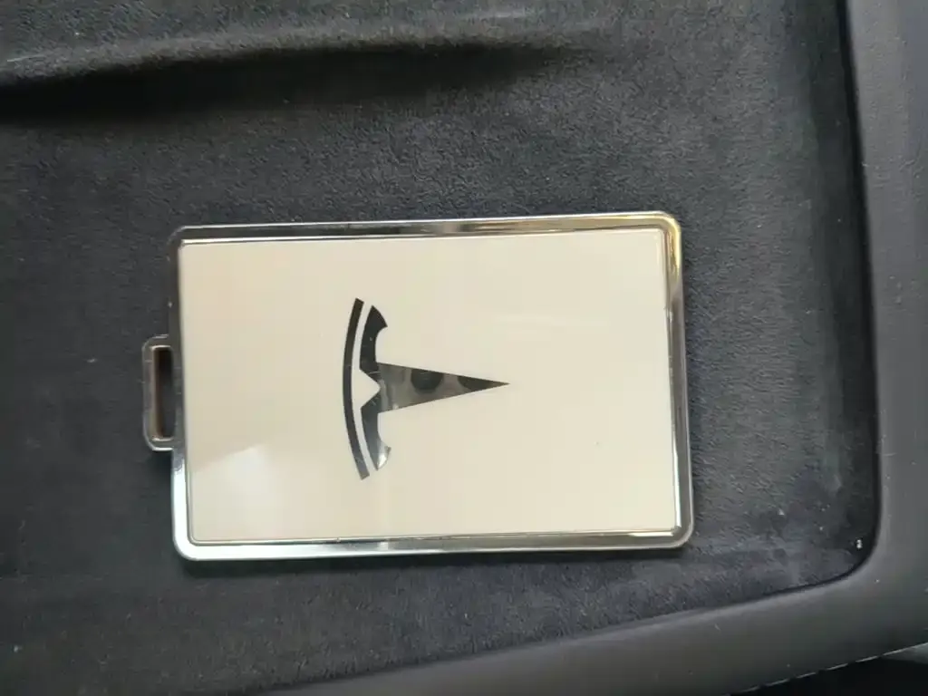 Tesla Model 3 — фото 2