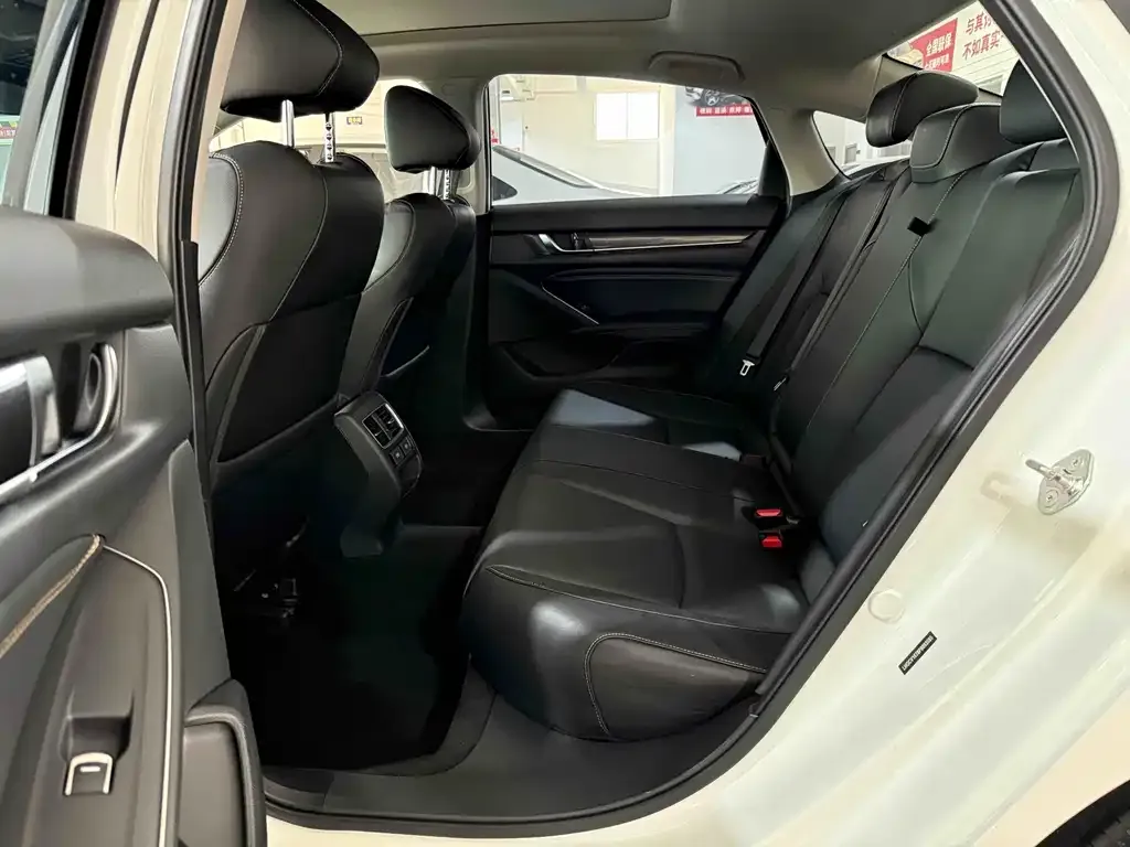Honda Accord — фото 9