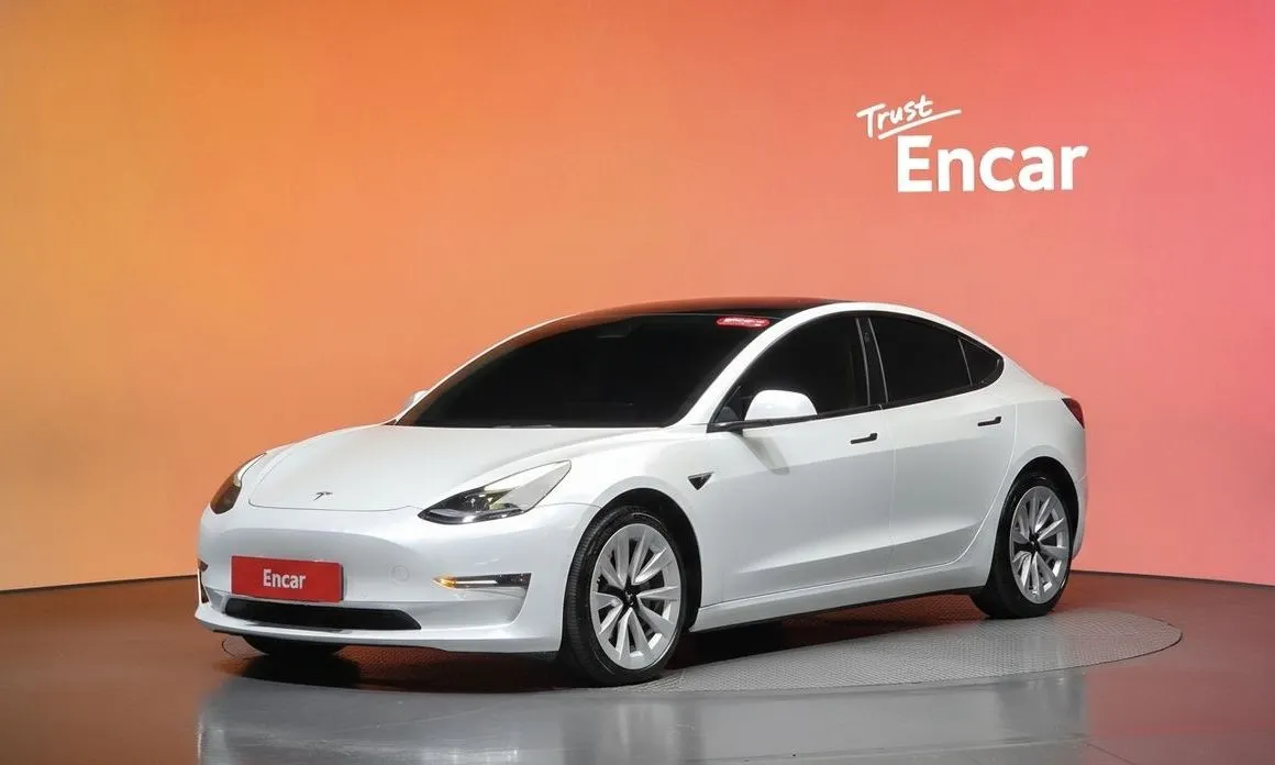 Tesla Model 3 — фото 1