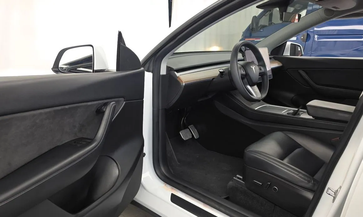 Tesla Model Y — фото 4