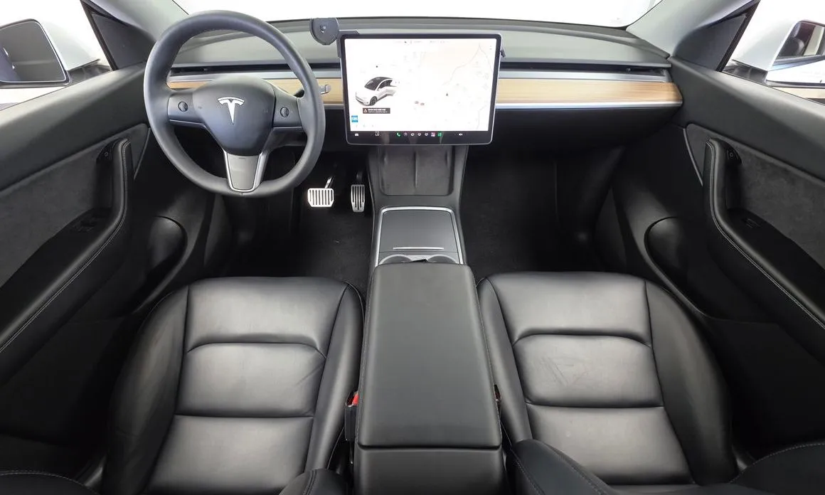 Tesla Model Y — фото 3