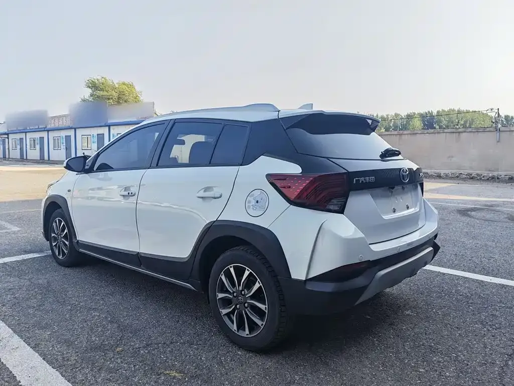 Toyota Yaris L — фото 10