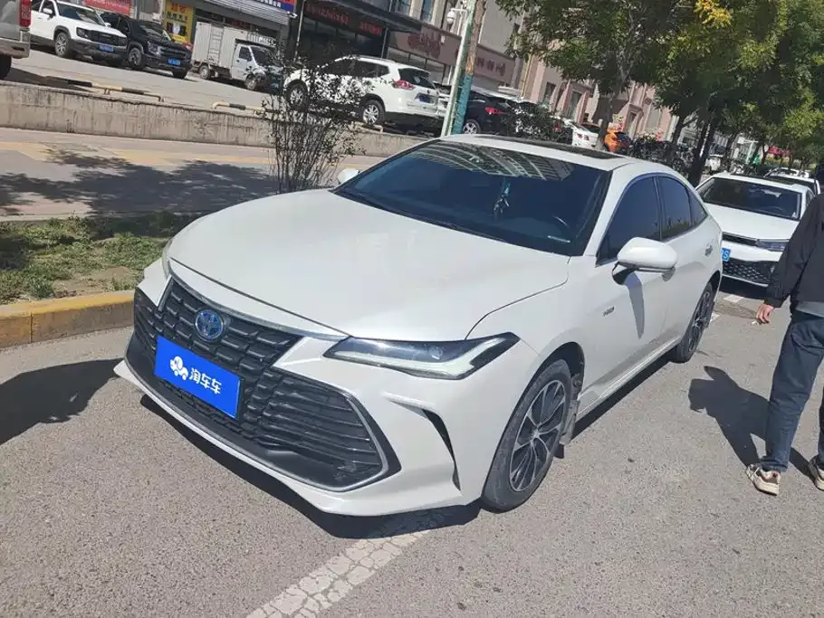 Toyota Avalon — фото 1
