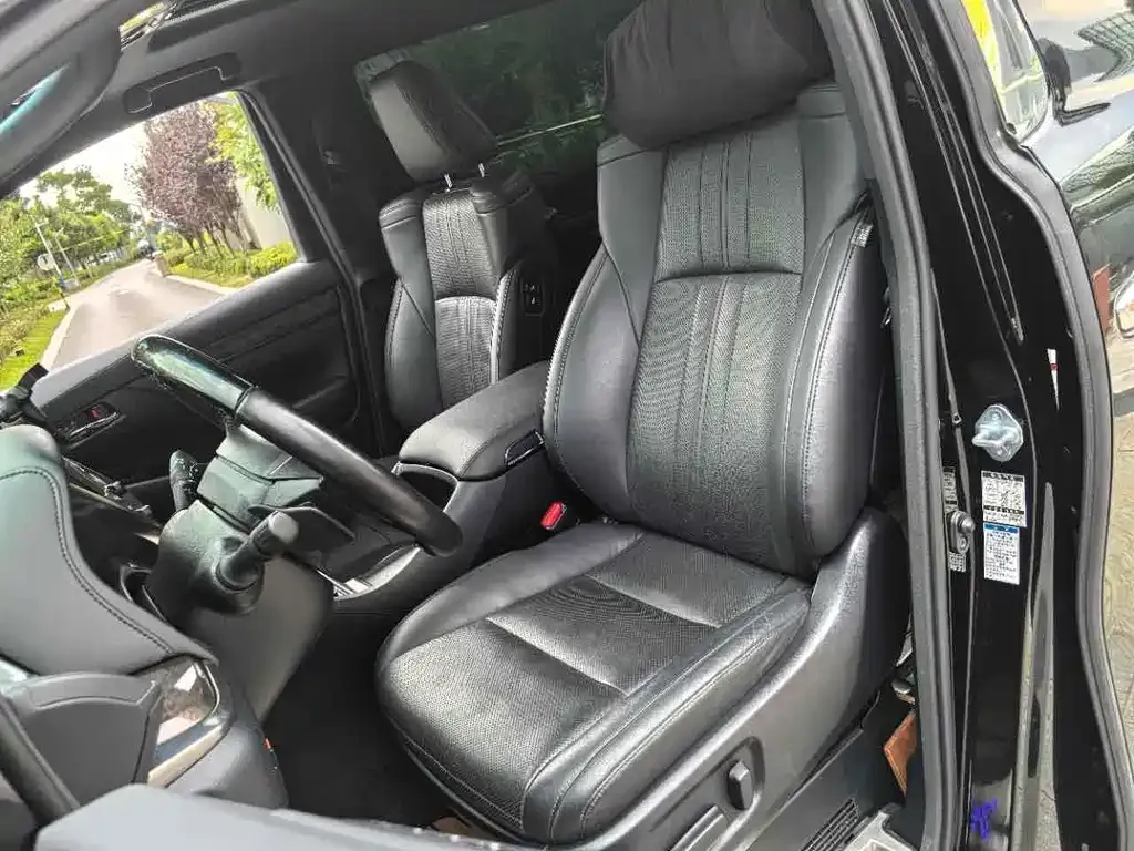 Toyota Alphard — фото 4