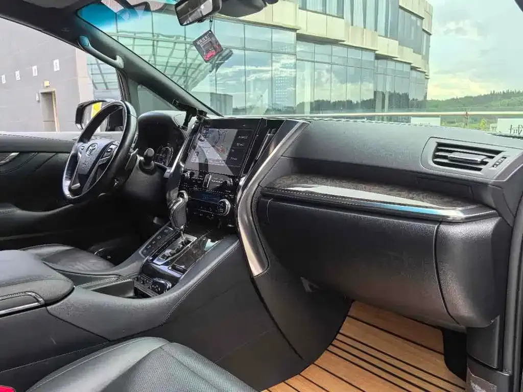Toyota Alphard — фото 5