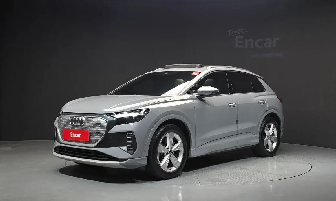 Audi Q4 e-tron — фото 1