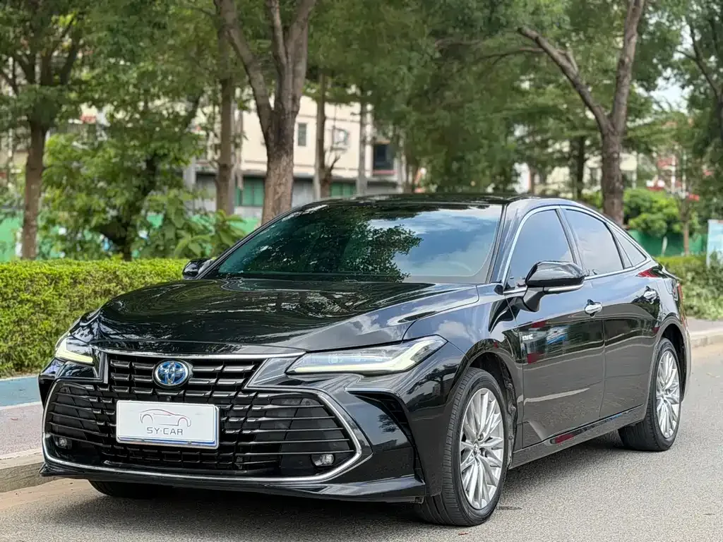 Toyota Avalon — фото 1
