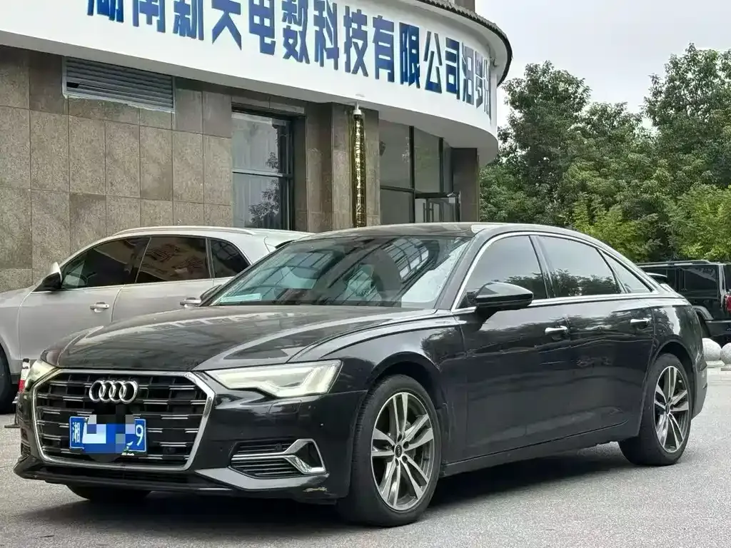 Audi A6L — фото 1