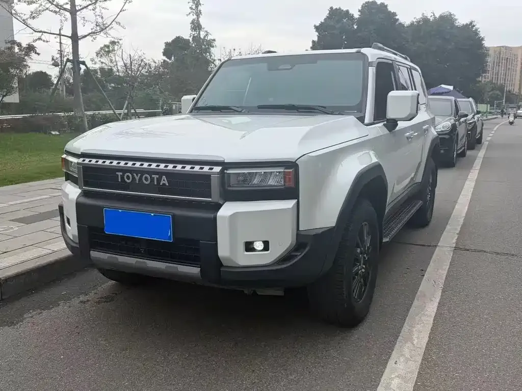 Toyota Prado — фото 1