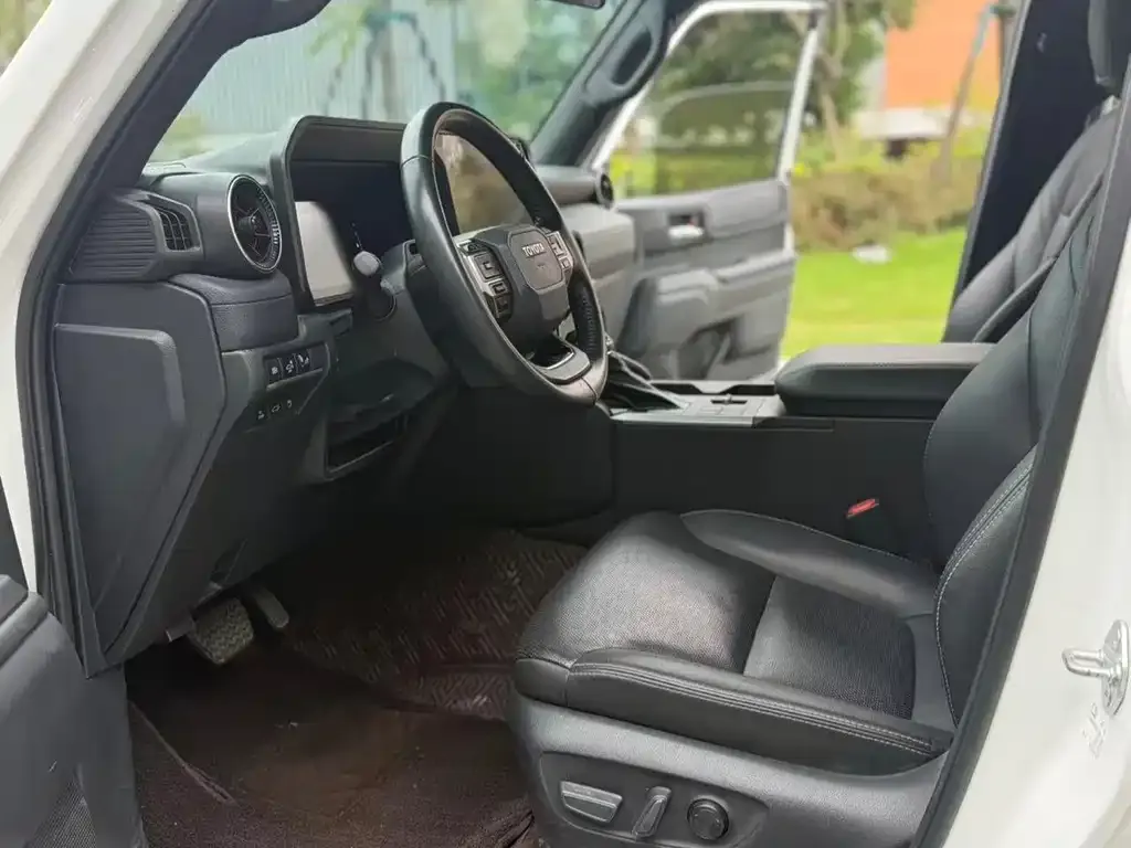 Toyota Prado — фото 8