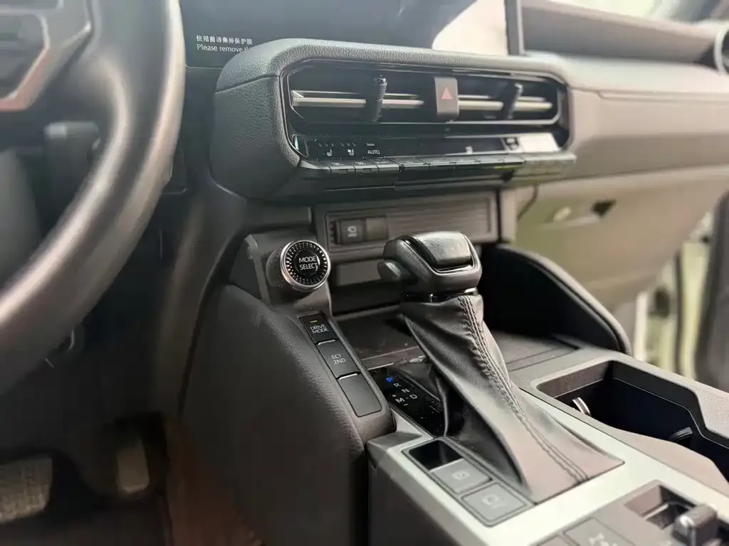 Toyota Prado — фото 4