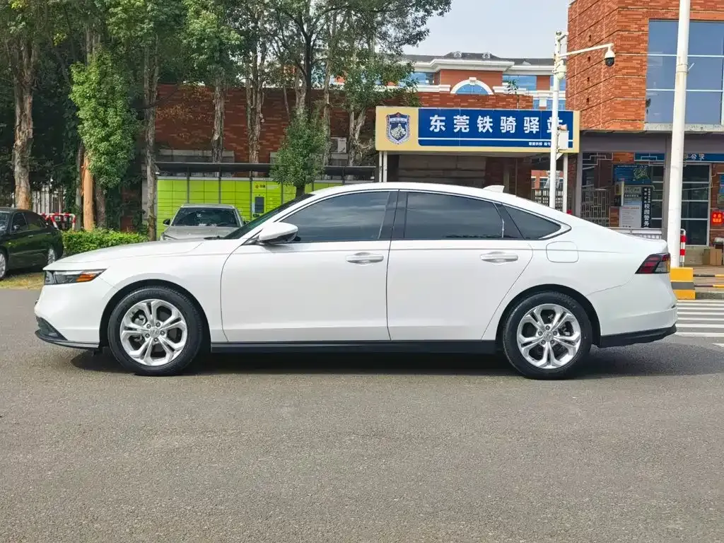 Honda Accord — фото 9