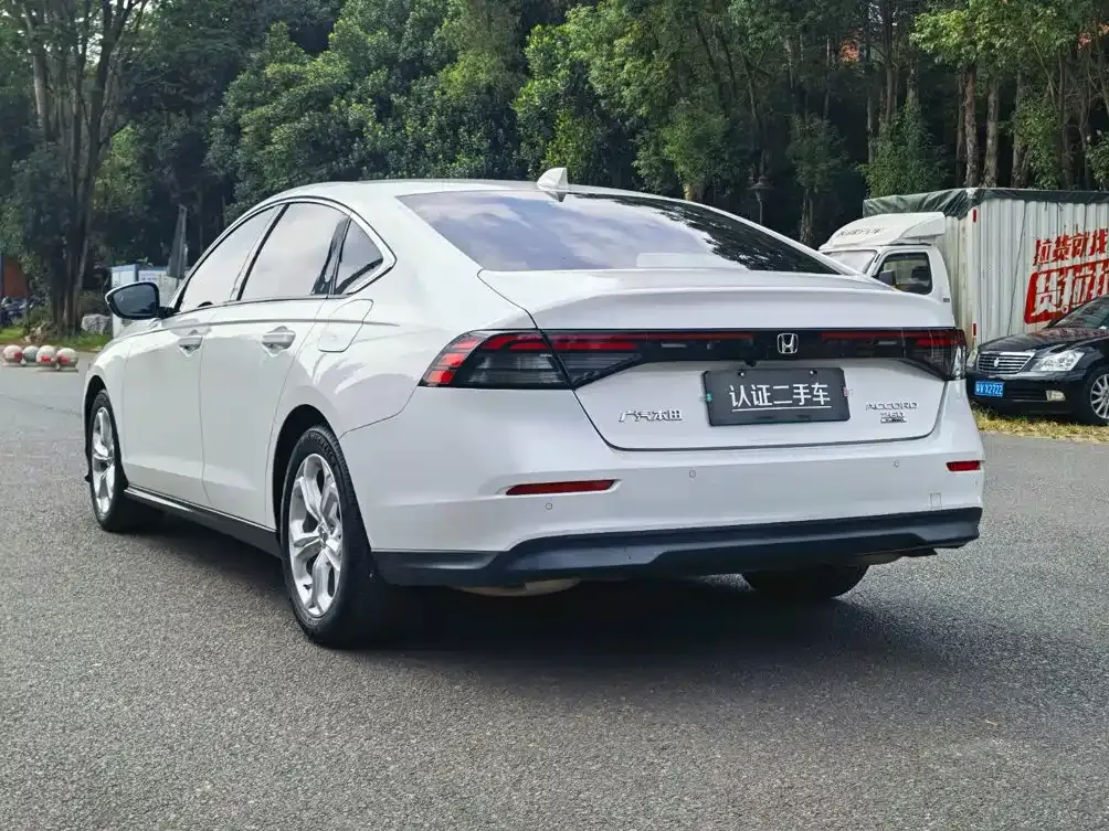 Honda Accord — фото 8