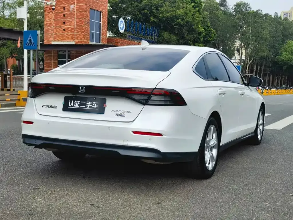 Honda Accord — фото 10