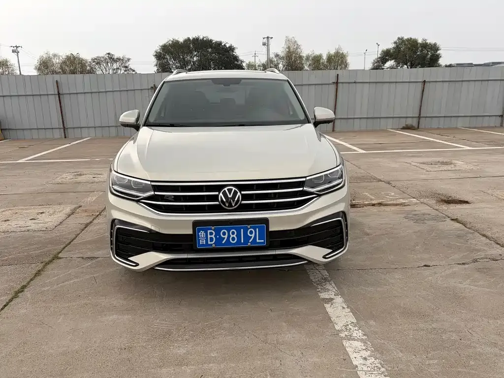 Volkswagen Tiguan L — фото 7