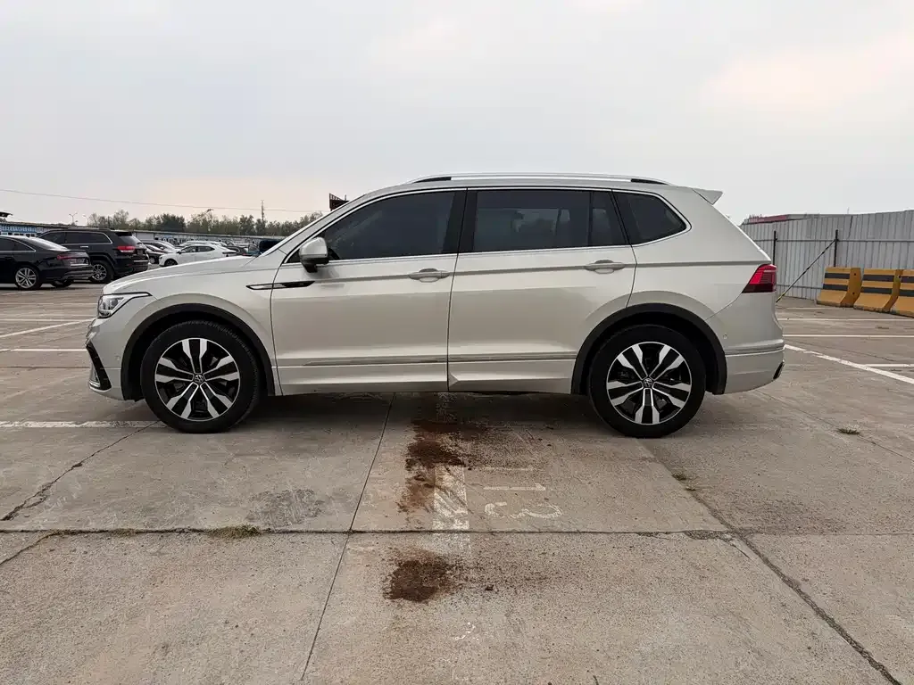 Volkswagen Tiguan L — фото 4