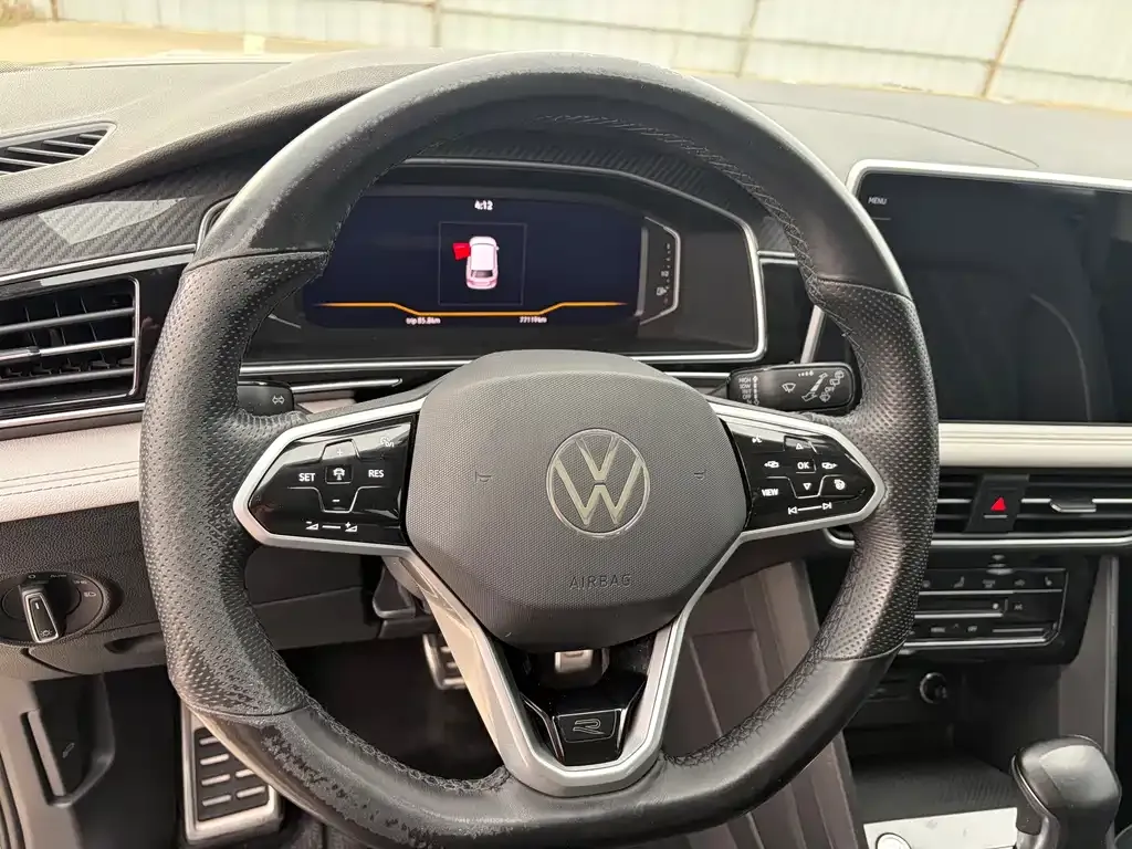 Volkswagen Tiguan L — фото 8