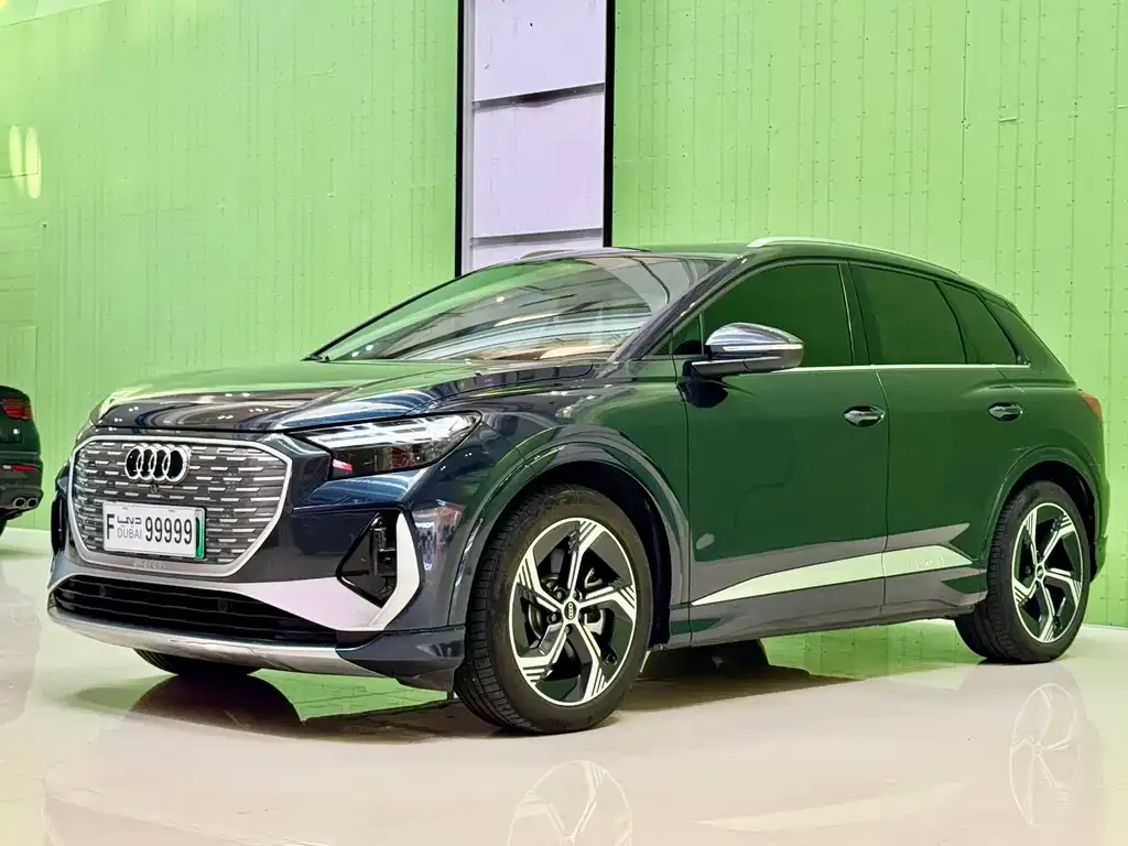 Audi Q4 e-tron — фото 1