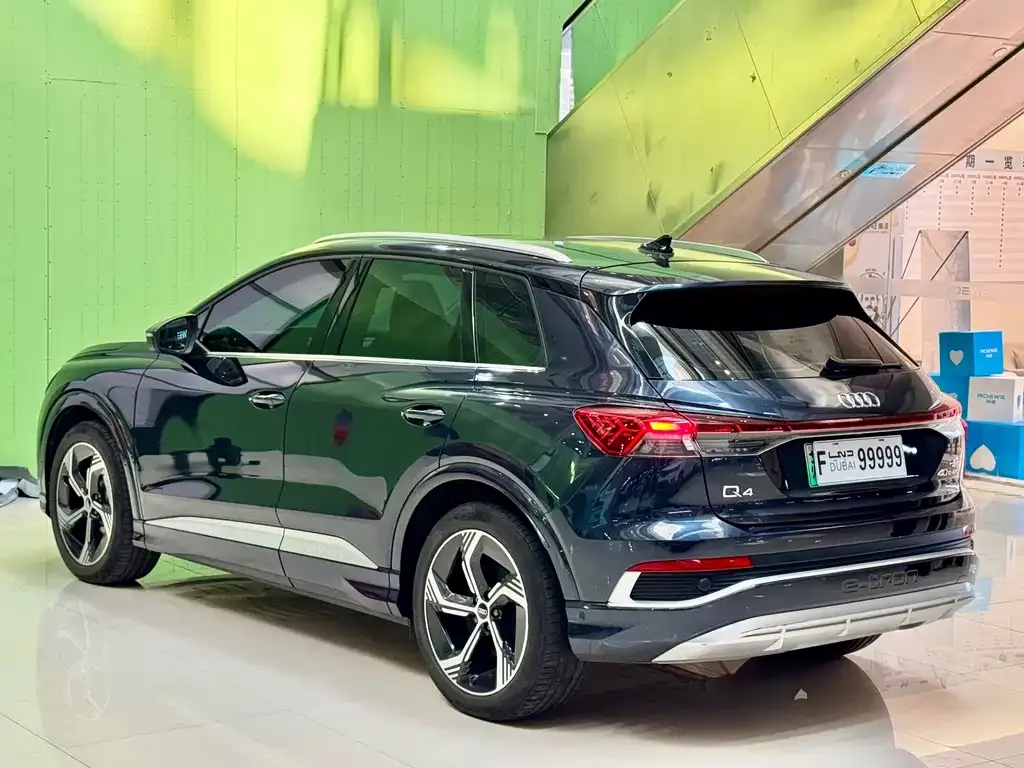 Audi Q4 e-tron — фото 9