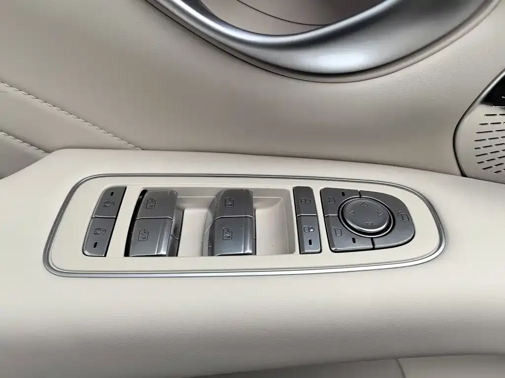 BYD Seal 08 — фото 10