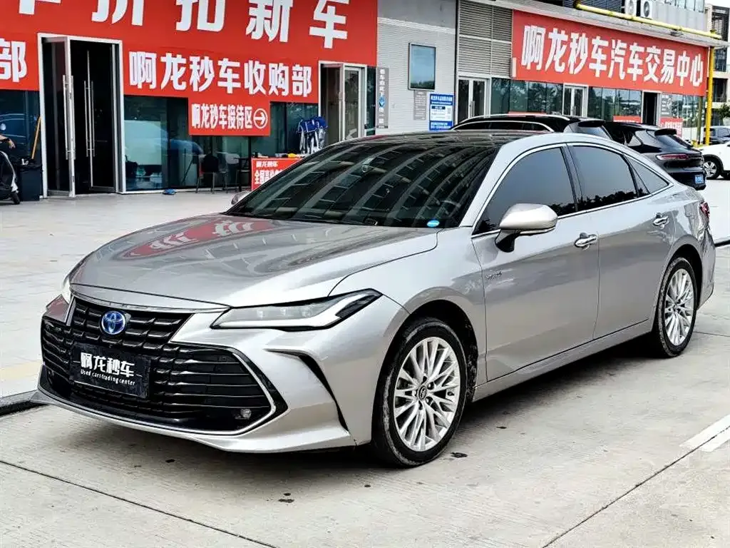 Toyota Avalon — фото 1