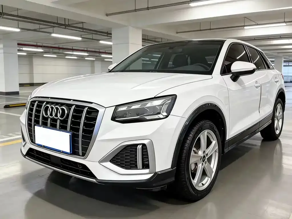 Audi Q2L — фото 1