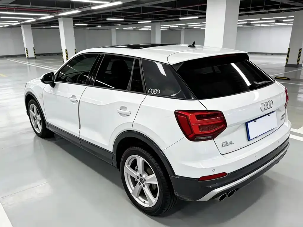Audi Q2L — фото 4