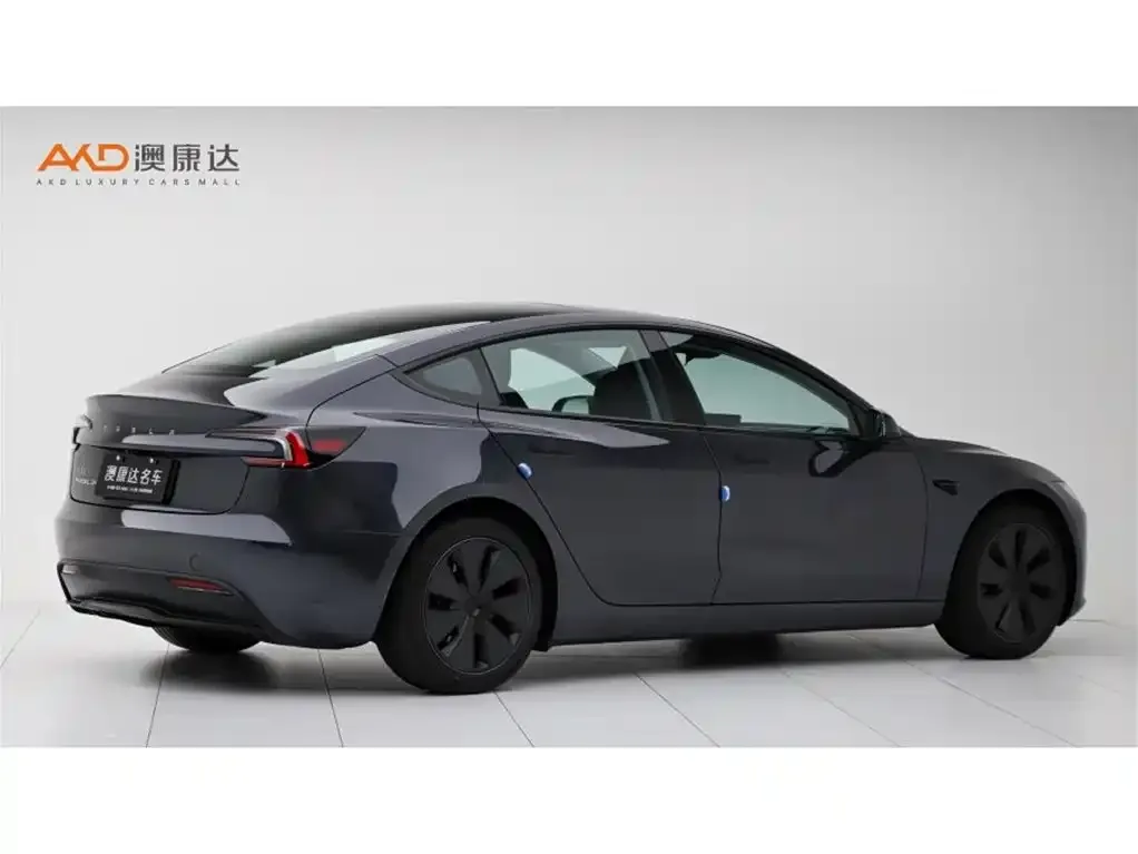 Tesla Model 3 — фото 10
