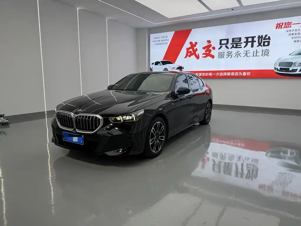 BMW 5 Series — фото 1